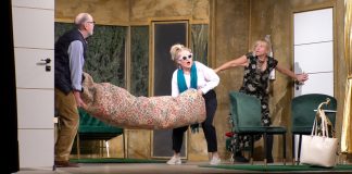 LITOMĚŘICE: Komedie Kouči v nesnázích pobavila diváky v Divadle K. H. Máchy v Litoměřicích