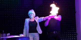 SLATINA: Oslava MDŽ ve Slatině nabídla hudbu, tanec i bublinovou show