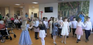 TEREZÍN: MDŽ v Senevidě bylo s vystoupením dětí ze ZŠ