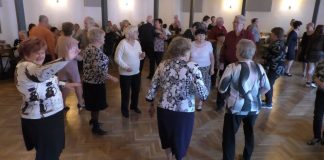 LOVOSICE: Ženy oslavily svůj svátek s hudbou a tancem