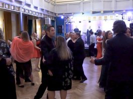 LOVOSICE: Šestý ples ZŠ Sady Pionýrů s řadou novinek a bohatou tombolou