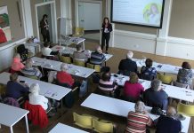 LOVOSICE: Senioři se v sále staré radnice učí, jak se vyznat v médiích