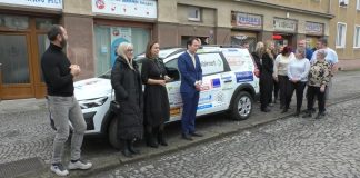 LITOMĚŘICE: Centrum pro náhradní rodinnou péči získalo sociální automobil