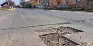 Ve městě začaly opravy výtluků silnic, potrvají měsíce