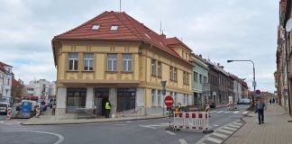 Pozor v centru Roudnice: Třída T. G. Masaryka je částečně neprůjezdná