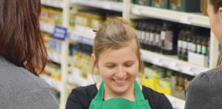 Sbírka potravin hledá dobrovolníky! Oblečete zelené zástěry?