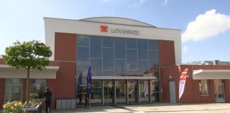 FOTO: Lovosice jsou kompletní. Po opravě nástupišť se dnes otevřela i nádražní budova