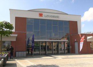 FOTO: Lovosice jsou kompletní. Po opravě nástupišť se dnes otevřela i nádražní budova