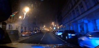 Zfetovaný a opilý řidič ujížděl policii: V ulicích nechal spoušť a skončil ve vazbě