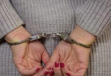 Čtyři měsíce na svobodě stačily. Lovosičtí policisté dopadli recidivistku, která zneužila cizí kartu