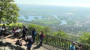 Lovosice zvou na 45. ročník Jarního putování okolím Lovoše: Trasy pro rodiny i ultra-turisty Lovosice zvou na 45. ročník Jarního putování okolím Lovoše: Trasy pro rodiny i ultra-turisty