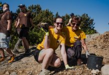 Pomozte obnovit vyhořelou rozhlednu na Vlčí hoře! Stezky z lásky startují sezónu v Českém Švýcarsku