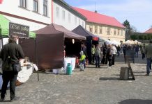 LEVÍN: Velikonoční jarmark letos se sklářem a mobilní sklářskou pecí