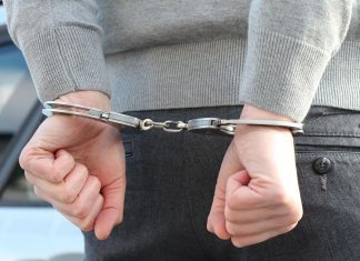 DRAMA V LITOMĚŘICKÉ TRAFICE: „Dej mi všechny peníze!“ křičela recidivistka na prodavačku