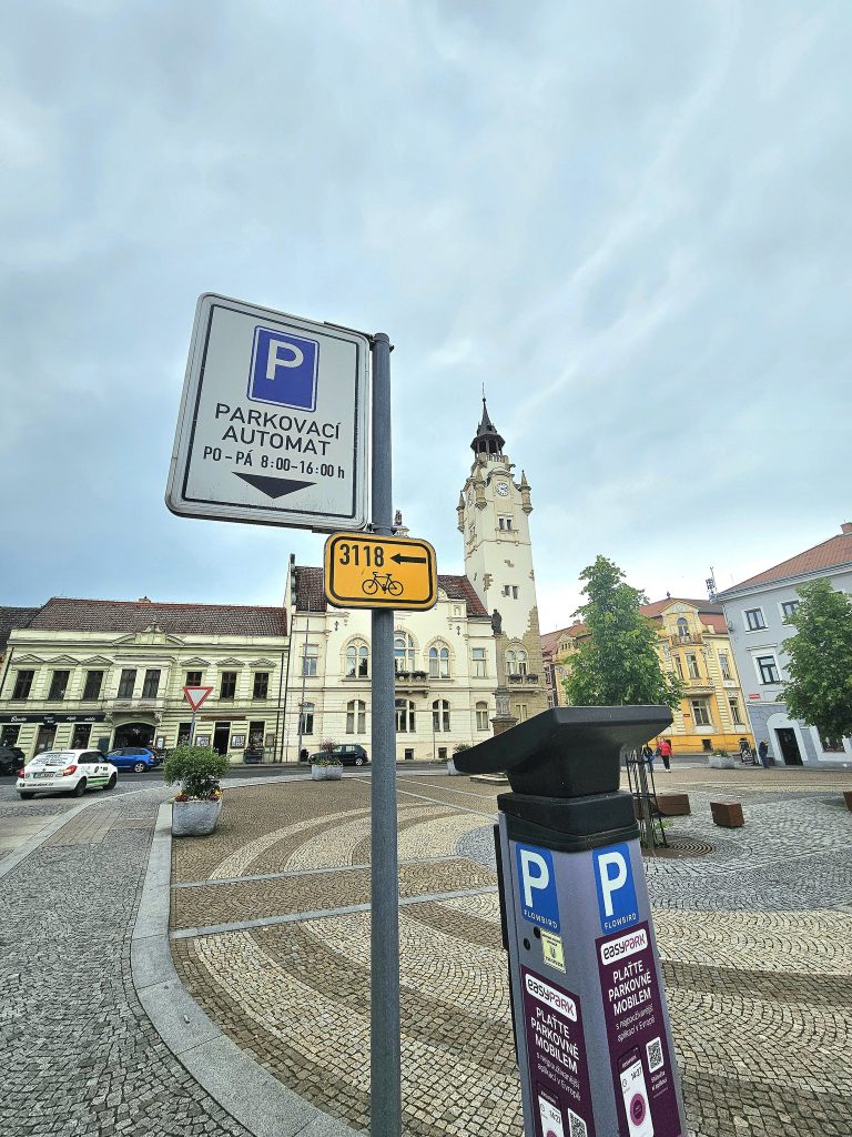 V centru Lovosic bude možné od června parkovat 30 minut ZDARMA