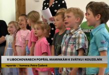 LIBOCHOVANY: V Libochovanech popřál maminkám k svátku i kouzelník