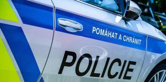 Falešný hluchoněmý řádil i na Podřipsku. Pod záminkou charity okrádal nepozorné zákazníky