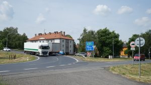 Lovosice se dočkají kruhového objezdu „U jatek“. Stavba přinese od poloviny června velká dopravní omezení Lovosice se dočkají kruhového objezdu „U jatek“. Stavba přinese od poloviny června velká dopravní omezení