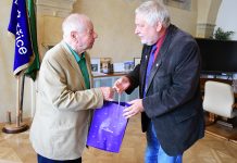 Starosta přivítal na radnici 95letého stolního tenistu Miroslava Nedvěda
