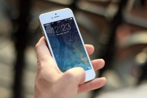 Sliby chyby: Zmizela s novými mobily, důvěřivé ženě z Litoměřicka zbyly jen oči pro pláč a obří dluhy Sliby chyby: Zmizela s novými mobily, důvěřivé ženě z Litoměřicka zbyly jen oči pro pláč a obří dluhy