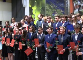LITOMĚŘICE: Gymnázium předalo slavnostně maturitní vysvědčení v hradu