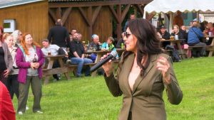 ÚŠTĚK: Sezónu na jezeře Chmelař zahájila také Ilona Csáková ÚŠTĚK: Sezónu na jezeře Chmelař zahájila také Ilona Csáková