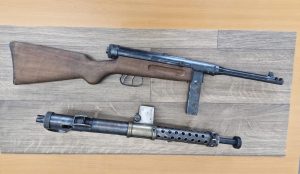 Zbraňová amnestie jde do finále. Obyvatelé Ústeckého kraje už odevzdali stovky zbraní i historické unikáty Zbraňová amnestie jde do finále. Obyvatelé Ústeckého kraje už odevzdali stovky zbraní i historické unikáty