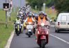 Do Lovosic se sjedou milovníci skútrů Vespa. Letošní VESPARÁDA pomůže Madlence z Čížkovic.