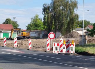 Rekonstrukce křižovatky U Jatek v Lovosicích stojí. Podloží je měkké, harmonogram se posouvá