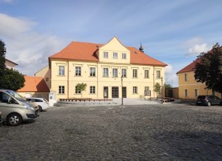 VOLNÁ MÍSTA: Říp o. p. s. hledá šatnáře(ku)/pokladní