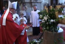 ÚŠTĚK: „Nový zvon bude lidem zvěstovat radost,“ přál si arcibiskup, který mu požehnal po 84 letech