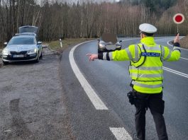 Mobil za volantem i nedoplatky: Policisté na Litoměřicku a v celém kraji bděli nad bezpečností, padly pokuty za stovky tisíc