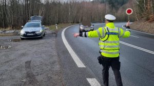 Hazard na silnicích Litoměřicka: Od začátku června policisté odhalili už 22 nezodpovědných řidičů Hazard na silnicích Litoměřicka: Od začátku června policisté odhalili už 22 nezodpovědných řidičů