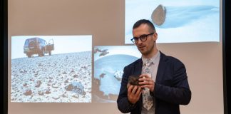 Dotkněte se vesmíru. Pedagog a ředitel litoměřické školy Radek Šrejbr přináší unikátní přednášky s ukázkou pravých meteoritů