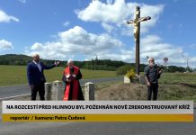 HLINNÁ: Na rozcestí před Hlinnou byl požehnán nově zrekonstruovaný kříž