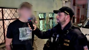 Noční razie na Litoměřicku: 11 zkontrolovaných podniků a 9 opilých mladistvých, rekordman měl přes 0,8 promile Noční razie na Litoměřicku: 11 zkontrolovaných podniků a 9 opilých mladistvých, rekordman měl přes 0,8 promile