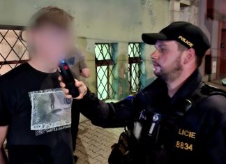 Noční razie na Litoměřicku: 11 zkontrolovaných podniků a 9 opilých mladistvých, rekordman měl přes 0,8 promile
