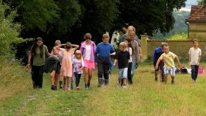 TŘEBUŠÍN: Waldorfská ZŠ Vážka uspořádala pro děti příměstský tábor s angličtinou TŘEBUŠÍN: Waldorfská ZŠ Vážka uspořádala pro děti příměstský tábor s angličtinou