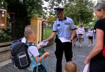 LITOMĚŘICE: Policisté vysvětlovali školákům, jak správně přes přechod