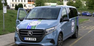 LITOMĚŘICE: Provoz začala poptávková doprava JedeTo. Po městě jezdí zdarma