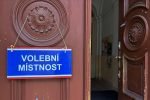 Vítězové voleb začali jednání o možných koalicích Vítězové voleb začali jednání o možných koalicích