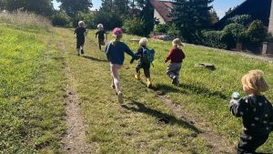 Lesní klub UMA centrum pod Mostnou horou přijímá nové děti. Nabízí svobodnou hru i podporu domškolákům Lesní klub UMA centrum pod Mostnou horou přijímá nové děti. Nabízí svobodnou hru i podporu domškolákům