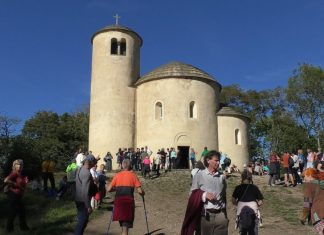 ROUDNICKO: Kaple na hoře Říp oslavila 900 let od své obnovy